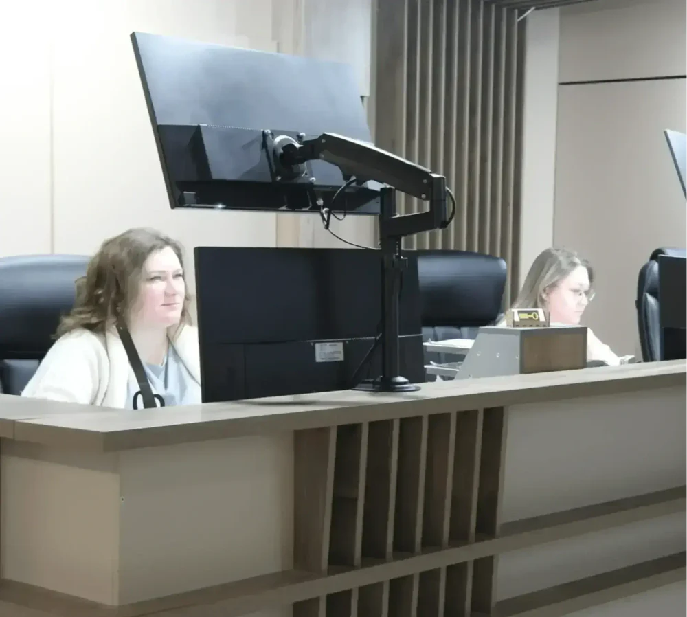 Офис работает:
Будни: с 9:00 до 18:00;
Выходные: с 9:00 до 17:00;
Обед с 12:00 до 13:00.